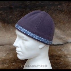 Dark purple woolen hat with braid