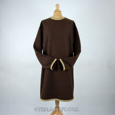 Brown woolen shirt with braid - Slavic