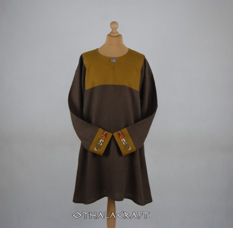 Linen tunic with embroidery in Mammen style