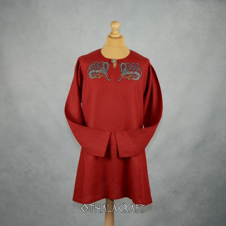 Tunic with embroidery from Scandinavian buckle