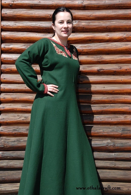 green woolen dress decorated with embroidery, tablet braid and hood for ...