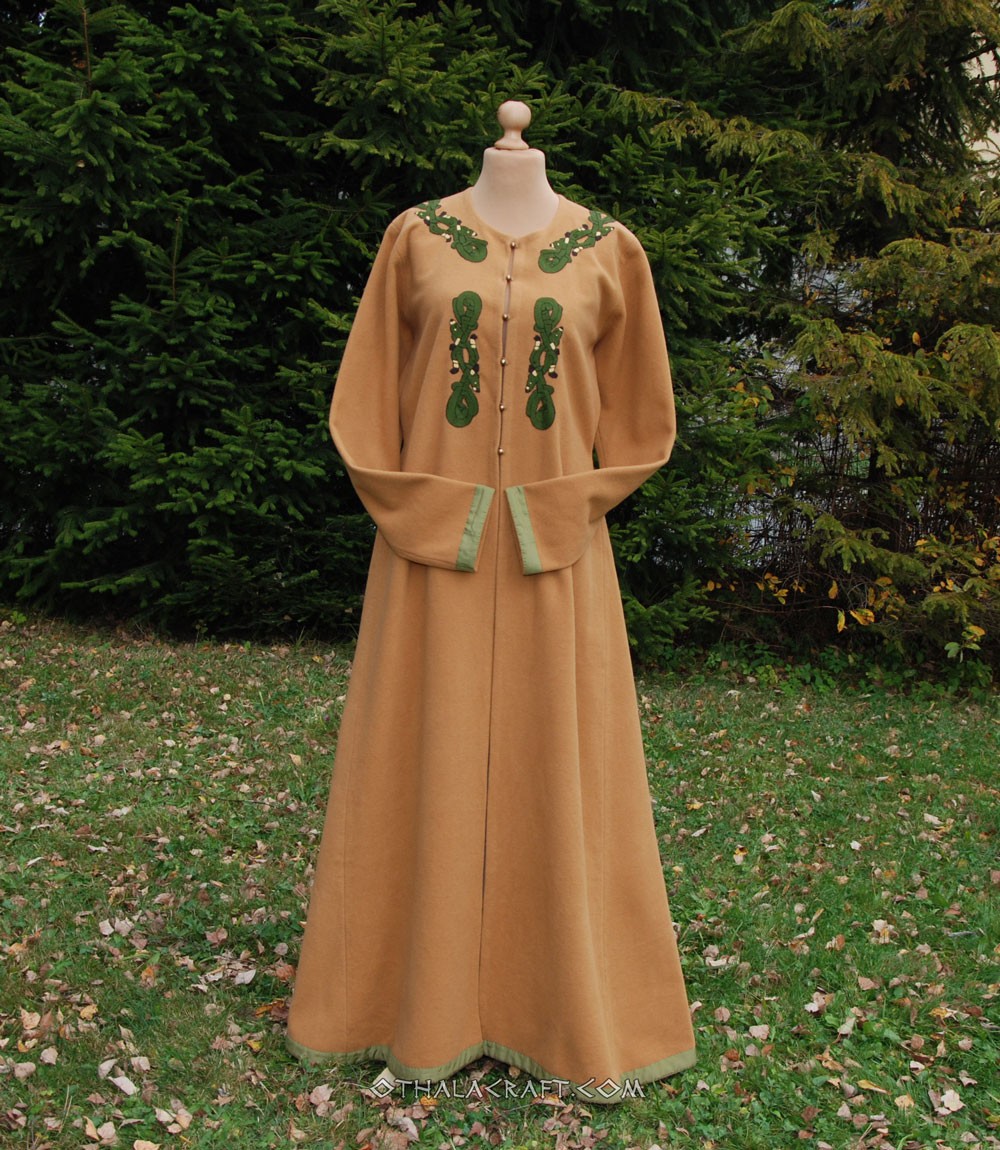Viking lady coat with embriodery and silk - OthalaCraft
