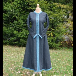 Viking lady coat with tablet braid