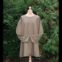 Simple woolen tunic – brown